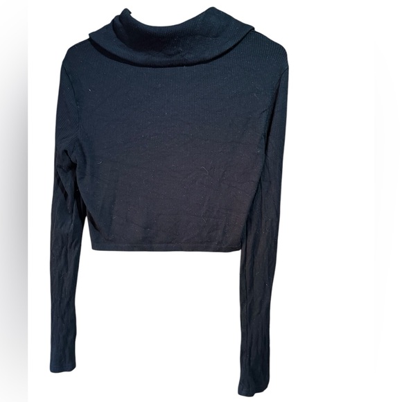 SHEIN Black Crop Zip-Up - Picture 2 of 3